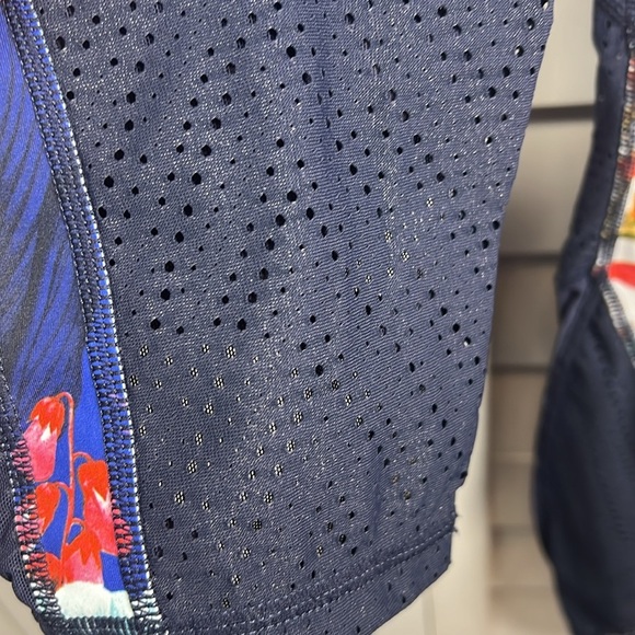 Athleta Tropical Precision Floral 7/8 Ankle Leggings Size Medium - Picture 7 of 11